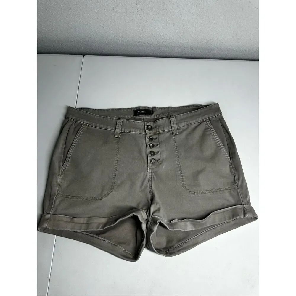 Torrid Feel The Fit Women’s Green Chino Button Fly Shorts Cotton Stretch Size 18